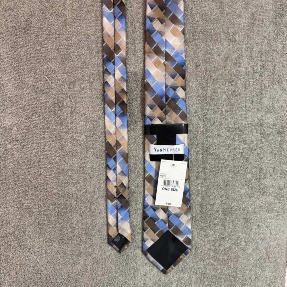 NWT Van Heusen Mens Silk Necktie Taupe Blue Geometric Block Pattern 5V963010 NWT